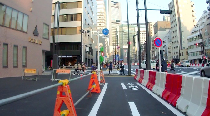 Read more about the article 大訂正：新虎通り（マッカーサー道路）の自転車通行環境は道交法上の「自転車道」である