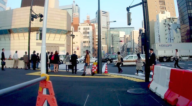 Read more about the article まだ仮構造物の今だからこそ、新虎通り（環二通り・マッカーサー道路）の自転車道に期待することと、安全で快適な〜ガイドラインに望むこと