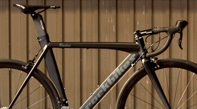 Read more about the article カーボンエアロピラーとテーパーヘッドを採用した「ROCKBIKES ROCKET」