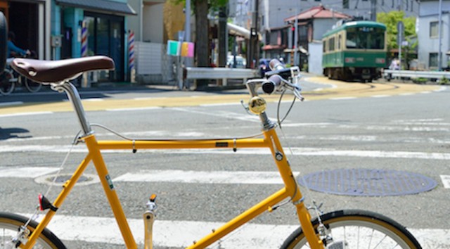 Read more about the article BRI-CHAN：クロモリフレームのミニベロで輪行サイクリング、江ノ電沿いと路地裏を楽しむ。