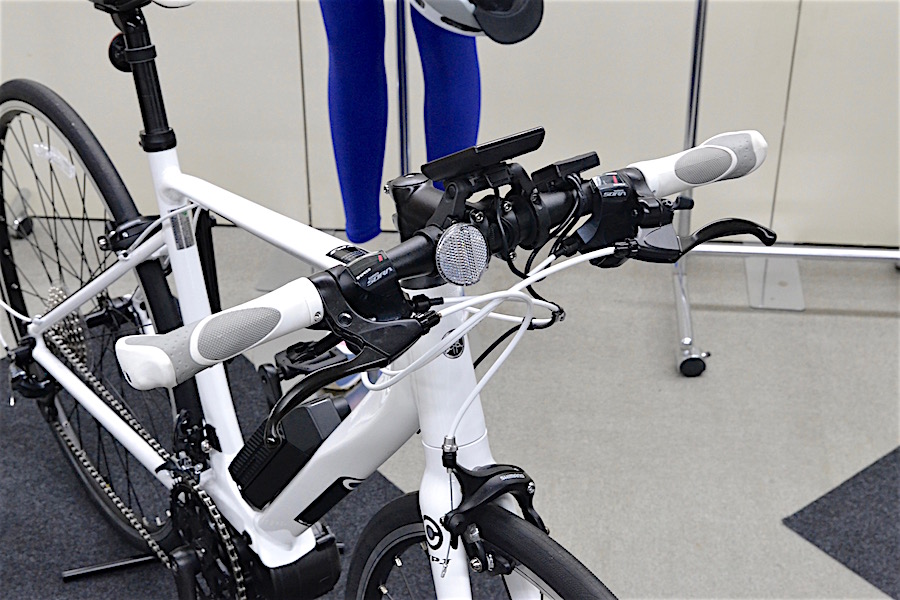 ヤマハ発動機が電動アシストスポーツ自転車シリーズにフラット