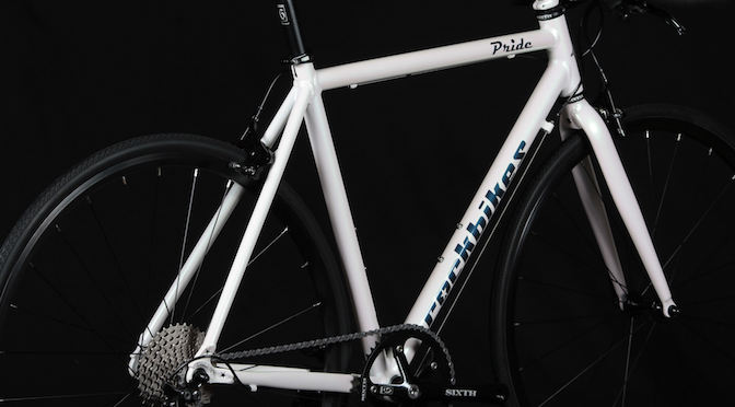 Read more about the article ブルホーンバー採用のROCKBIKES「PRIDE phase3」に3つのニューカラー