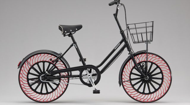 Read more about the article 2019年実用化を目指す：ブリヂストンとブリヂストンサイクルが次世代自転車タイヤ「エアフリーコンセプト」の開発を発表