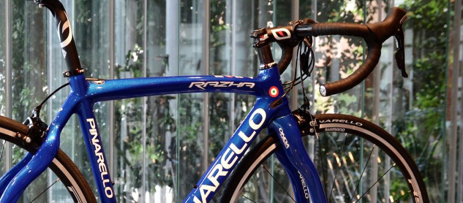 Read more about the article PINARELLO 2018年モデル：日本専用カラーもあるエントリー・カーボンモデル「RAZHA」と、RAZHA Kあらため「ANGLIRU」
