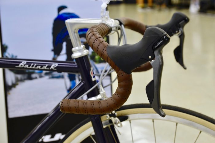 FUJI 2018年モデル：クロモリロード「BALLAD Ω」に限定のクローム仕様