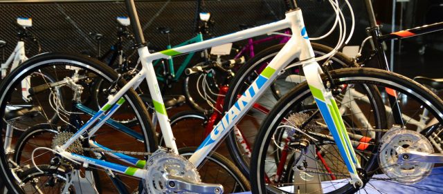 Read more about the article GIANT 2018年モデル：9.9kgと軽量なクロスバイク「CROSTAR」