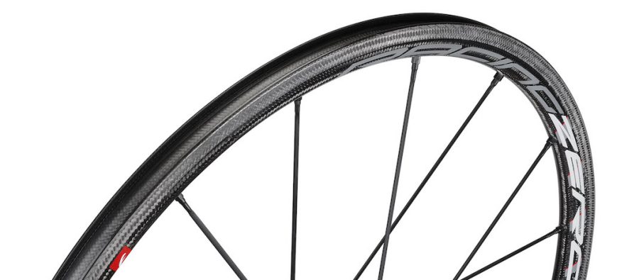 Read more about the article ウェットコンディションでも制動力が落ちない「AC3」を採用した「FULCRUM RACING ZERO CARBON」