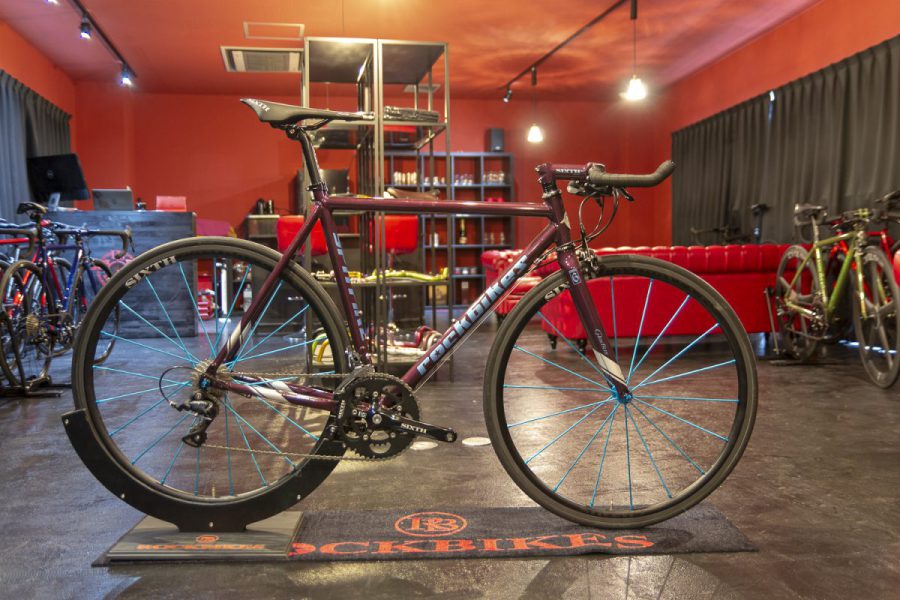 引き取り可美品！rockbikes Envy ☆ スタンド付き 引き取り可美品！rockbikes Envy スタンド付き