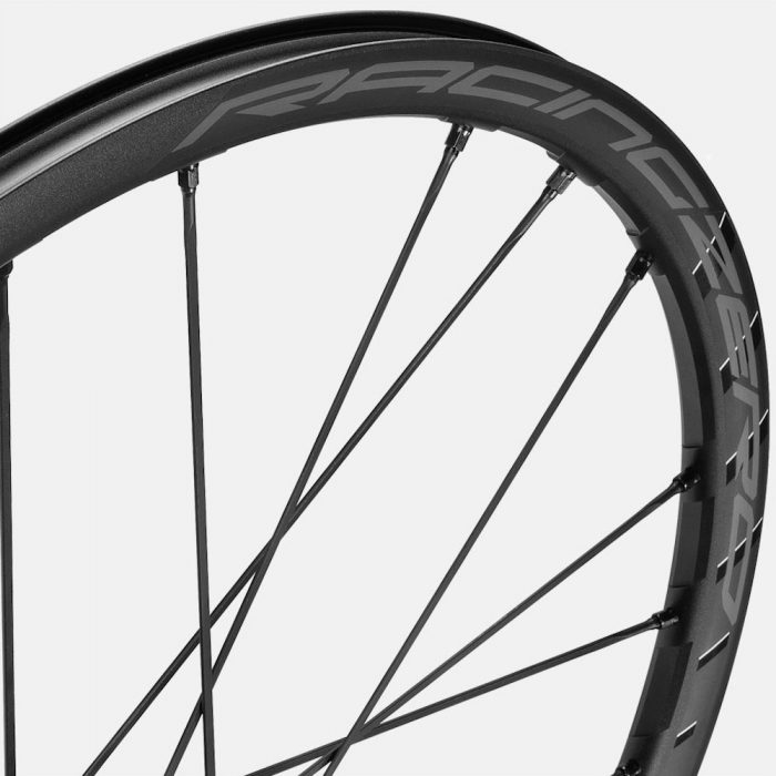 FULCRUMからRACING ZEROのディスクブレーキバージョン「RACING ZERO DB