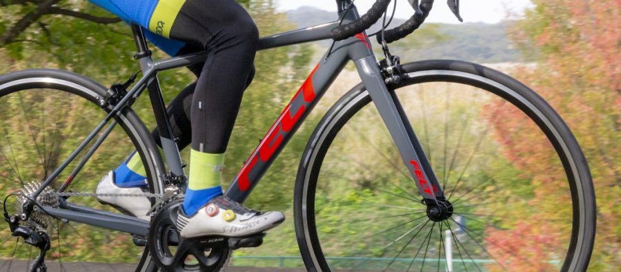 Read more about the article アルミロードバイクらしいキレのある走りだが快適性も確保されたFelt「FR30」【PR】