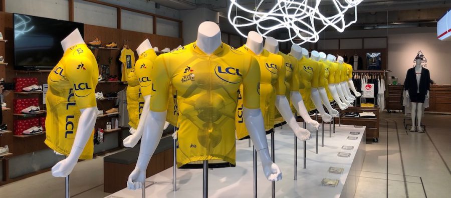 Read more about the article マイヨ・ジョーヌ生誕100周年を祝う20種類のデザインをle coq sportif avant HARAJUKUに展示