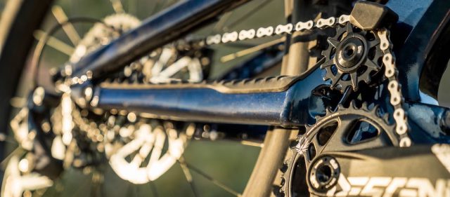 Read more about the article GT 2022年モデル：ハイピボットになったエンデューロバイク「FORCE CARBON」