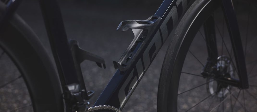 Read more about the article GIANTの新型PROPELには専用設計のボトルケージが付属する
