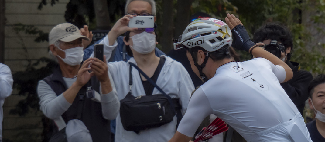 Read more about the article ジャパンカップクリテリウムのオープニングパレードに参加した別府史之さん