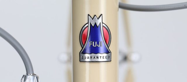 投稿についてもっと詳しく FUJI 2023年モデル：ひなたぼっこしに出かけたくなる!? シングルスピード「STROLL」の新色「Sundial」