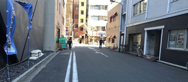 Read more about the article 問題：自転車は「白い二本実線の路側帯」を通行できるか？