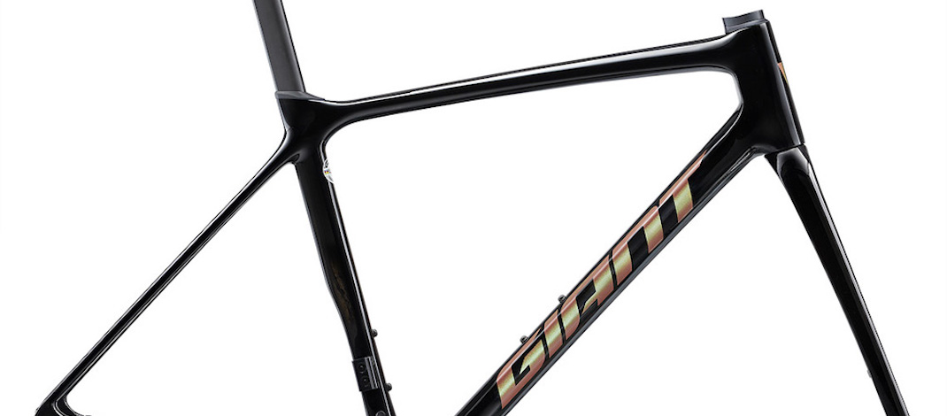 Read more about the article GIANTが「TCR」シリーズの2024年モデルを先行発表、継続モデルは値下げ