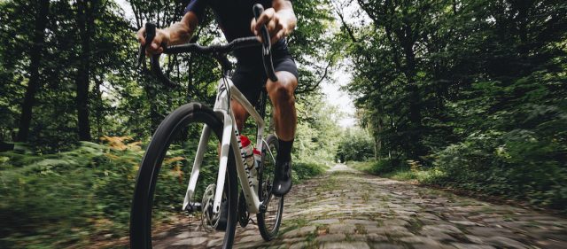 Read more about the article SPECIALIZEDがFuture Shock 3.0を搭載した「ROUBAIX SL8」を発表