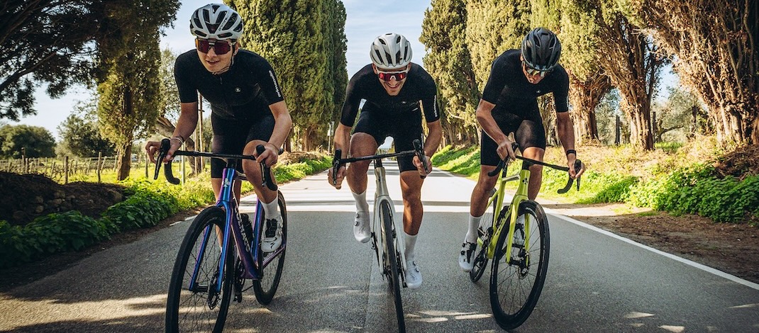 Read more about the article COLNAGOのロードバイク「V4Rs」に4種類の新色を追加