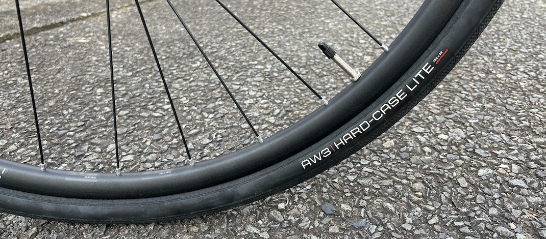 Read more about the article 今や30mm幅が当たり前のロードバイク用タイヤ、20年前からどう変わったか